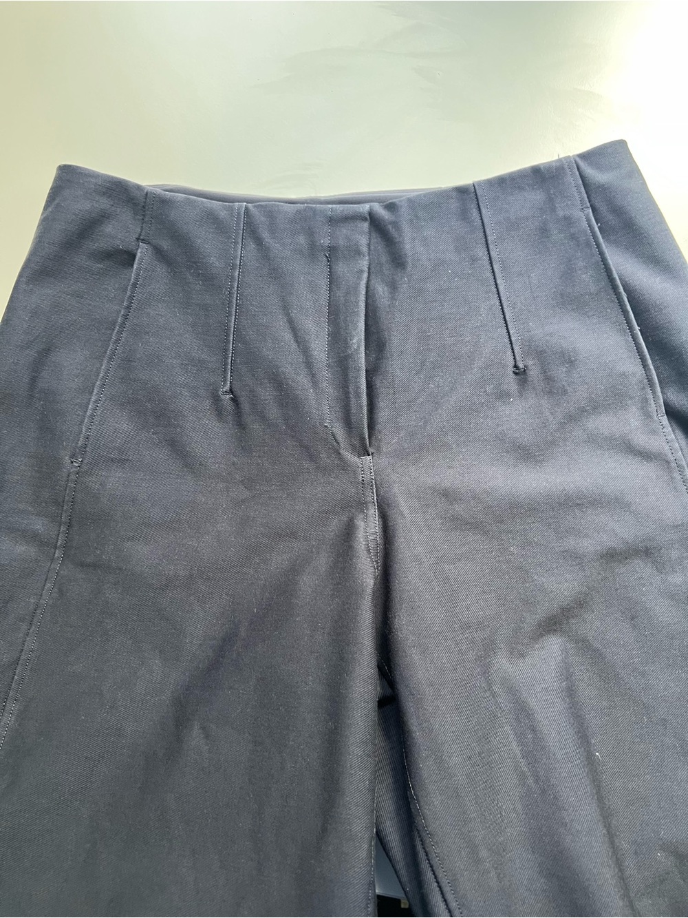 Lululemon Utilitech Relaxed-Fit Mid-Rise Trouser
Black Night Size 10 - Picture 5 of 9